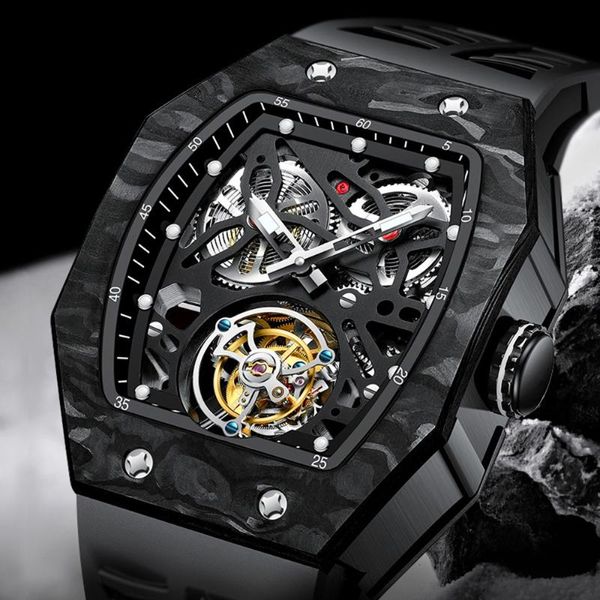 Relojes de pulsera Estilo famoso Cuadrado Flying Tourbillon Reloj Fibra de carbono Bisel Mecánico Hombres Relojes Esqueleto de calidad superior Reloj masculino ManWristw