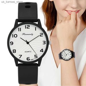 Montre-bracelets mode 2024 Femme Simple Pointer Digital Quartz Casual Lady Sport Black Sile es Gift Clock Clocks240409