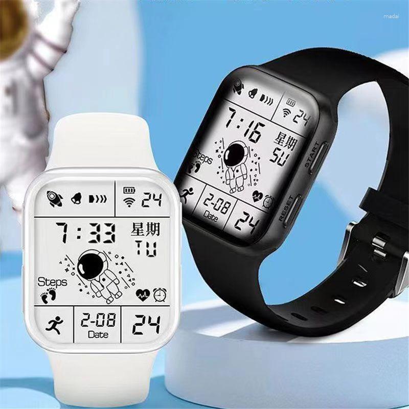 Montres-bracelets Mode Astronaut Cadran Étudiant Montre électronique Calendrier Lumineux Horloge à main Jeunes Sports en plein air Montre-bracelet numérique