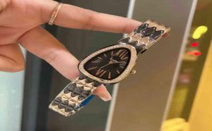 Polshorloges mode zwarte slangvorm diamant dames039s horloges roestvrijstalen materiaal vlinder clasp kwarts horloge 2204202919478