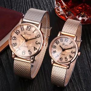 Horloges Mode Casual Hoge Kwaliteit Mannen en Dames Klassieke Retro Liefhebbers Polshorloge Milieu Horlogeband Love Digital Quartz Clock