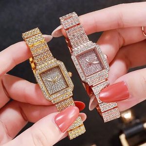 Montres-bracelets Mode Casual Dames Montre Diamond Set Square Student Quartz Rond Rectangulaire Femmes Lady