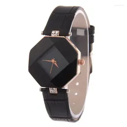 Muñecos de pulsera Fashion Casual Woman Watch Gem Cut Geometry Crystal Leather Quartz Relojes Damas Regalos Reloj personalizado Orologio Donna