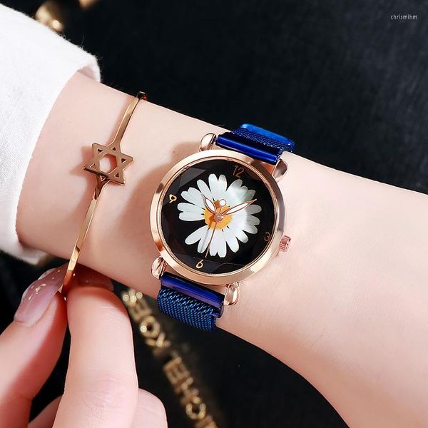 Relojes de pulsera Reloj de pulsera casual de moda para mujeres con estilo patrón de crisantemo correa de aleación roja dorada damas cuarzo analógico