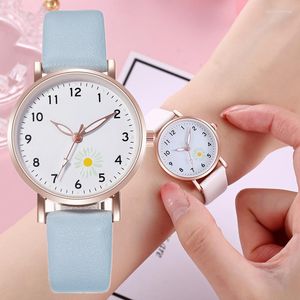 Montres-bracelets mode marguerite lumineuse femmes mignon montres en cuir Simple petit cadran Quartz montre-bracelet pour filles horloge cadeau