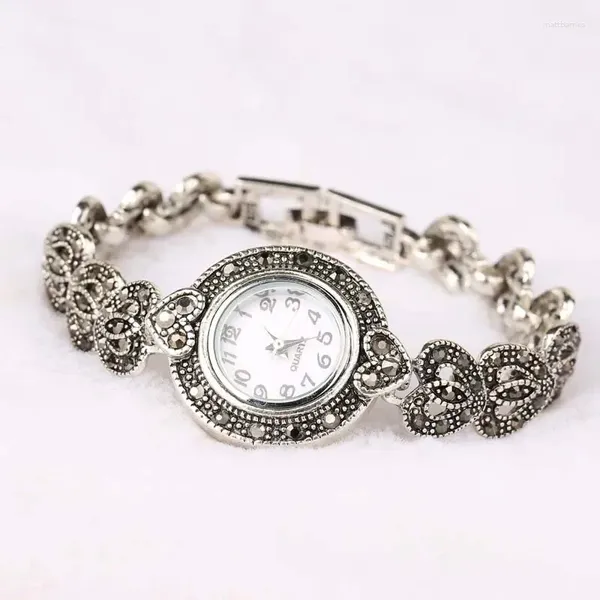 Montre-bracelets Fashion Designer Women's Woards Women's Vintage Rhinestone Crystal Heart Bracelet Watch Bohemian Style pour les femmes