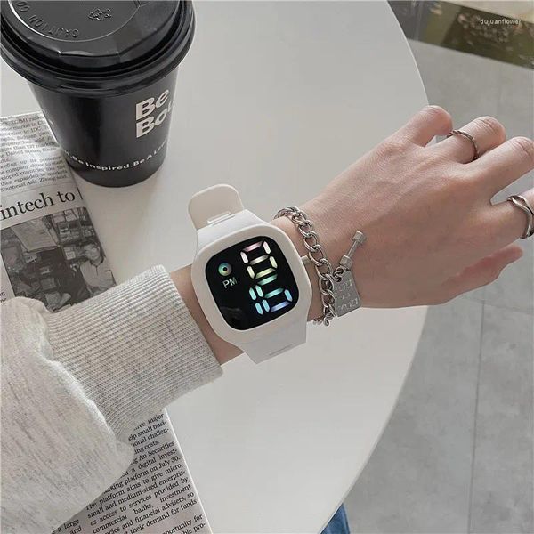 Montres-bracelets Mode Digital Square Watch Lumineux LED Cadran Casual Multifonction Horloge Bracelet En Caoutchouc À La Mode Étanche Pour Les Femmes