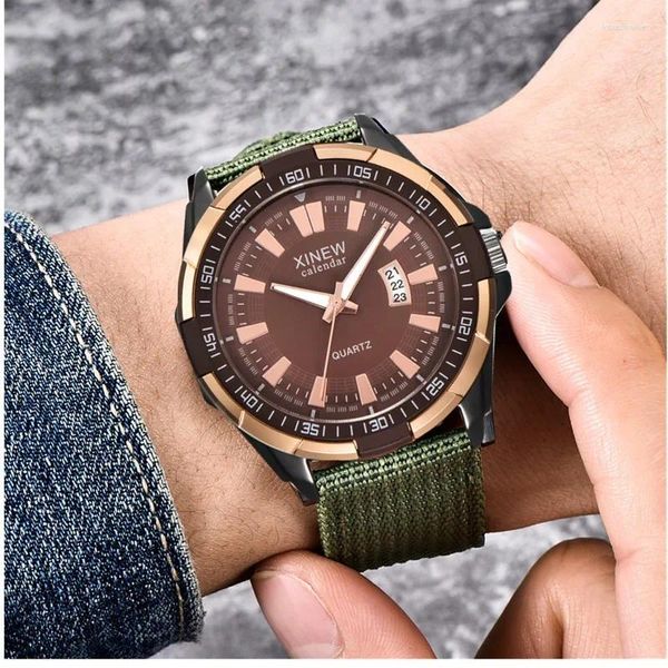 Montres-bracelets Mode Hommes Cuir Noir Montre d'affaires Ceinture en nylon avec calendrier Simulé Quartz Rectangle Sport Relojes