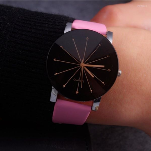 Relojes de pulsera Moda Personalidad Tendencia Estudiante Cinturón Pareja Mesa Simple Taladro de agua Explosión microcomercial Reloj de cuarzo Espejo de diamante