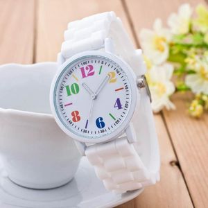 Montres-bracelets Mode Montres À Quartz Pour Femmes De Luxe Blanc Silicone Bracelet Dames Robe Horloge Cadeau Femme