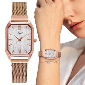 Montres-bracelets Mode Rectangle Femmes Montres Simple Rome Cadran Dames Quartz Casual Femme Montre En Acier Inoxydable Aimant Horloge