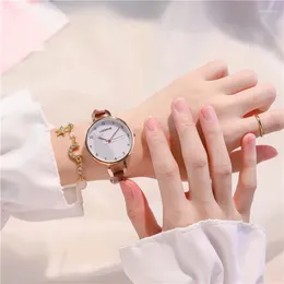 Relojes de pulsera Moda Cuarzo redondo Mini Dial digital inoxidable Relojes casuales Correa de cuero Reloj de moda Reloj de pulsera impermeable para mujeres