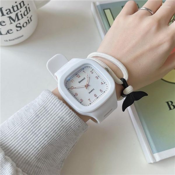 Relojes de pulsera Moda Cuadrado Cuarzo Esfera digital Relojes de pulsera casuales Correa de goma Reloj de moda Reloj de pulsera impermeable para mujeres