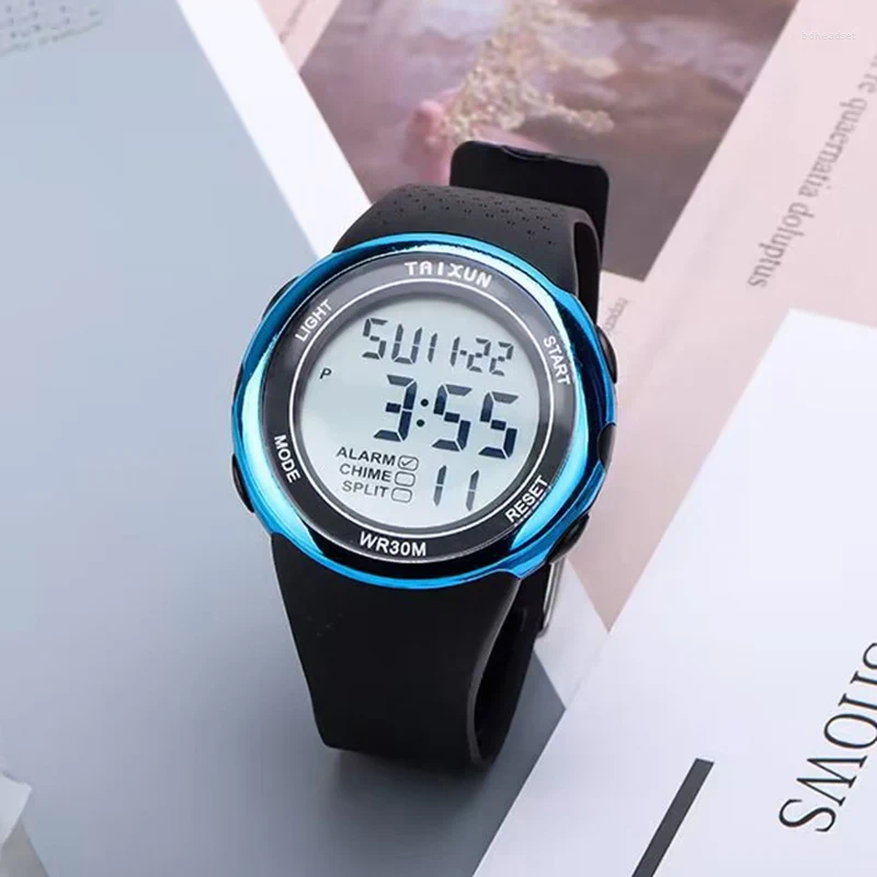 Armbanduhren Mode Student Elektronische Uhr Multifunktionale Outdoor-Sport Leuchtende Wasserdichte Uhr Herren Silikonband Digital