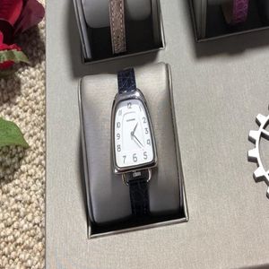 Montre-bracelettes mode Unique arc numérique cadran regarder dames stingray lettre en cuir authentique logo wristwatch femmes galop montres 234g