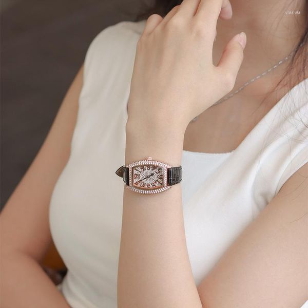 Montres-bracelets Mode Unique Design Luxe Diamant Cristal Femmes Montres Rose Or Bracelet En Cuir Quartz Fille Dames Horloge Robe Montre-Bracelet