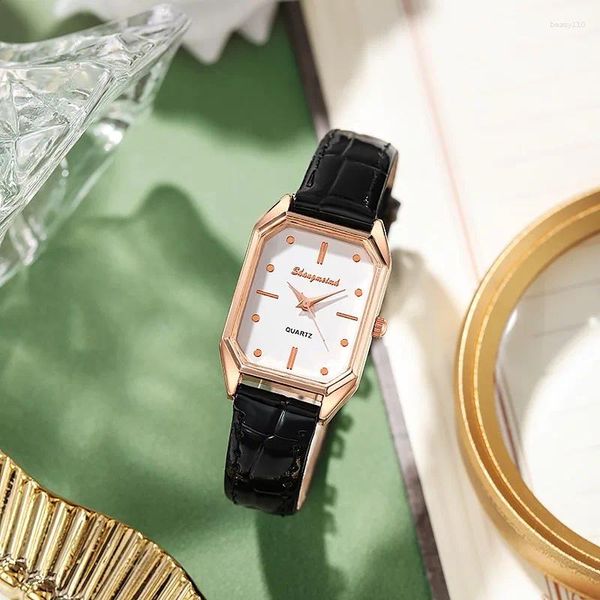 Relojes de pulsera Moda Vintage Ladies Watch Exquisito Dial cuadrado Reloj de pulsera de cuarzo para mujeres Banda de cuero texturizada Reloj Para Mujer
