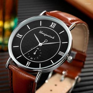 Horloges Modehorloge voor heren Zakelijk ontwerp Horloges Lichtgevend handleer Quartz Klok Relojes Para Hombre