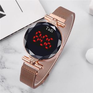 Montres-bracelets mode femmes montre de sport électronique LED dame montre-bracelet alliage maille femme cadeaux horloge