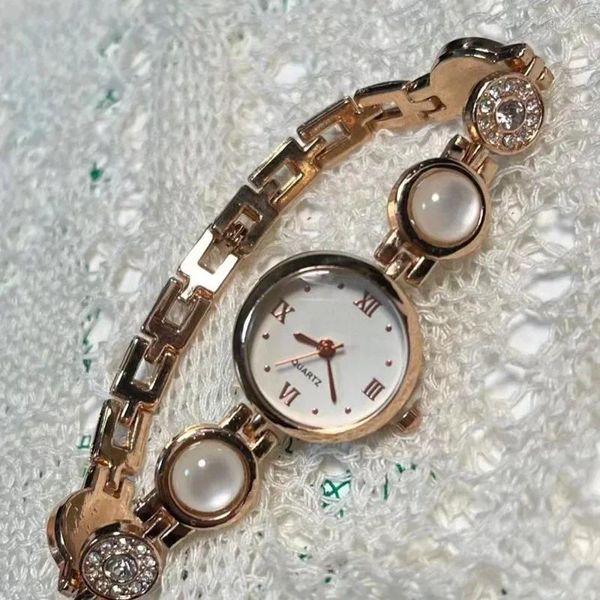 Montre-bracelets Fashion Women's Diamond Pearl Watch Brand Student Ins Electronic Versatile Quartz Korean Robe