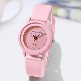 Montre-bracelets Fashion Women Regardez le quartz en silicone pour un cadeau d'horloge Gift pour femmes de la Saint-Valentin