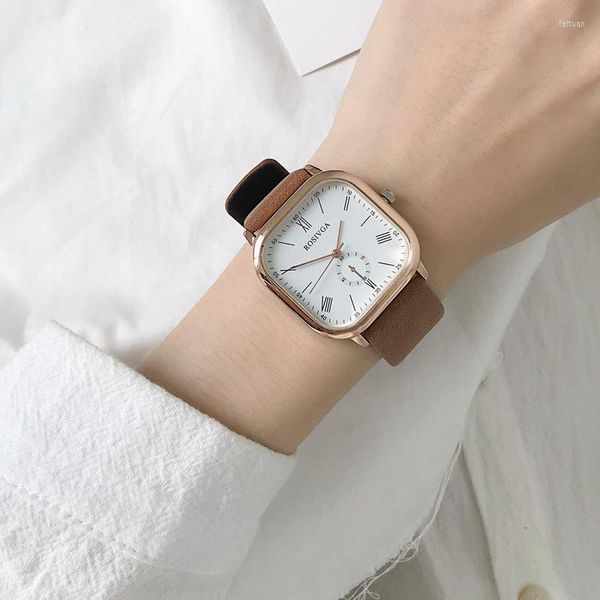 Montres-bracelets Mode Femmes Montres Montre En Cuir De Luxe Pour Dames Quartz Poignet Étudiant Cadeaux