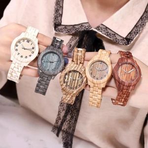 Relojes de pulsera Moda Reloj de grano de madera Hombres Imitación Tira de acero Figura simple Relojes elegantes Relojes de cuarzo en caja de regalo para hombre y
