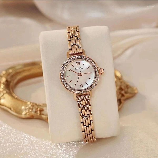 Relojes de pulsera Relojes de moda y para mujer Esfera circular pequeña Fritillary Cara de color con pulsera de diamantes Reloj de oro resistente al agua