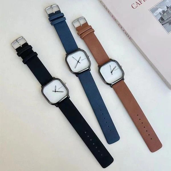 Montre-bracelets étudiant au collège à la mode regardent le quartz de luxe léger de style carré coréen et masculin