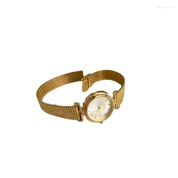 Montres-bracelets Français Vintage Medieval Niche Design Light Luxe Haut de gamme Sentiment Petite montre en or pour femmes