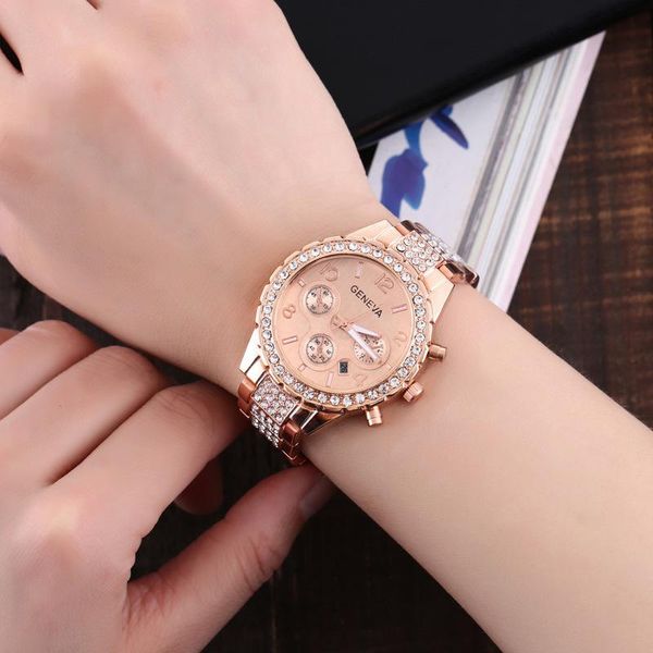 Relojes de pulsera Ginebra Reloj de banda de acero Diamante Tres ojos Cuarzo Escala digital Calendario Reloj de regalo de alta calidad Relojes de pulsera