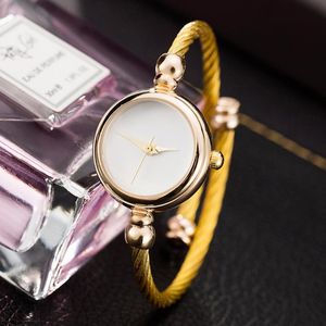 Montreuses-bracelets Gold Creative Womens Bracelet Watchs Ladies Habille Fashion Alliage Quartz Corloge de bracelet Giftwristwatches