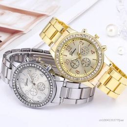 Montre-bracelets Gold Woard Regardez Genève Classic en acier inoxydable en acier inoxydable Fashion Rhingestone Quartz regarde la montre-bracelet pour les filles