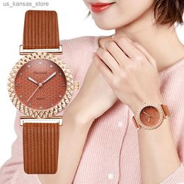 Mujeres de pulsera Diseño de equipo de cuadrícula Mujeres es moda casual de cuero muñecas de cuero marrón reloj de cuarzo femenino damenuhr caída de regalos envío240409