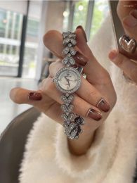 Montres-bracelets en forme de coeur Ceinture en acier Full Diamond Watch Luxury High Quality Fashion Women's Niche Leisure And Exquis Elegant