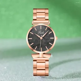 Montre-bracelets à haute précision Quartz Watch Elegant en acier inoxydable avec des femmes avec motif de feuilles cadran la montre pour quotidiennement