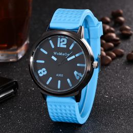 Montres-bracelets de haute qualité marque de mode prix usine couleur bonbon grand cadran femme homme homme non sexuel étudiant bande de silicone montres à quartzpoignet