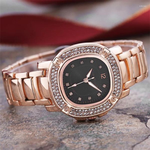 Montre-bracelets Montres féminines lumineuses de haute qualité Fashion Diamants Wristwatch Quartz Watch Black Dial Mineral Glass Mirror