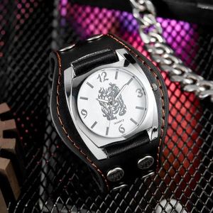 Montre-bracelets Hip Hop Cool Design Rock Punk Style Skull Watch Men's Leather Strap Vintage Rivet Bracelet Quartz Cadeau