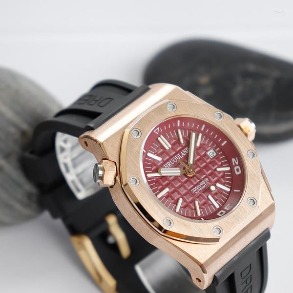 Relojes de pulsera Hruodland Hombres Reloj de buceo de bronce Esfera roja Cristal de zafiro Miyota 9015 Movimiento automático Correa de caucho 20Bar Resistente al agua