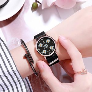Montres-bracelets Jiyin avec la montre Burst Femme Ins Style Littérature et département étudiant Version coréenne de la montre à quartz SmallmMontres-bracelets