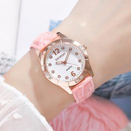 Montres-bracelets Version coréenne de la montre pour femme étanche à la mode Échelle numérique Ceinture étudiante incrustée de diamants Cheveux en gros.