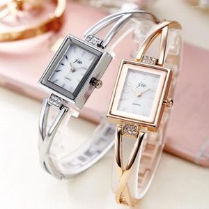 Montre-bracelets coréens Woard's Watch Small Small Calan Vérine Brace Retro en acier Bracelet Wristwatch Robe élégante Reloj Para Mujer
