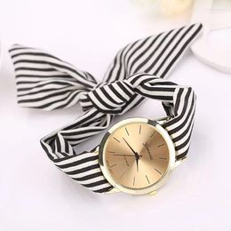 Relojes de pulsera para mujer, estilo veraniego, moda, reloj a rayas, tela Floral, pulsera con esfera de cuarzo, reloj de pulsera para niñas 2024