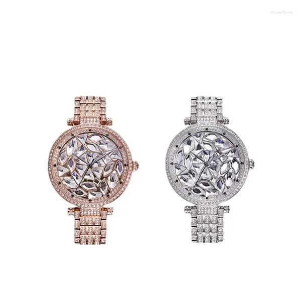 Relojes de pulsera Los relojes de mujer están llenos de estrellas y diamantes para los regalos del día de San Valentín.