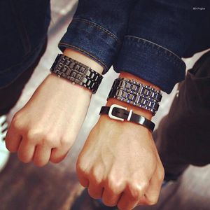 Montres-bracelets Lava Style Hommes Fer Métal LED Numérique Sport Montre-Bracelet Couple Wathes Cadeaux