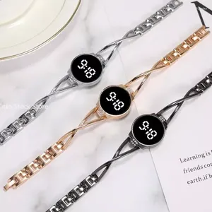 Montre-bracelets LED Fashion Watch for Women Screen Screen Ladies Time Steel Band Bracelet Étudiant Bracelet Simple Style