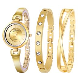 Orologi da polso Quantità limitata Orologi al quarzo da donna Bracciale Set di tre pezzi Personalità della moda da donna Orologio al quarzo squisito per le donne 230729