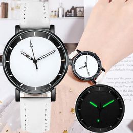 Montres-bracelets Montre de luxe rétro-éclairage pour femmes 2023 clouté lumineux rétro femme montre-bracelet dames bracelet en cuir Relogio Montre FemmeWristw