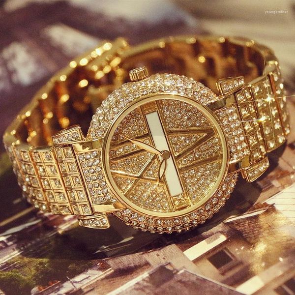 Montre-bracelets Luxury Diamond Femmes Regardez le célèbre bracelet de mode Gold Design Quartz Mesdames pour horloge Relogio Feminino 2023